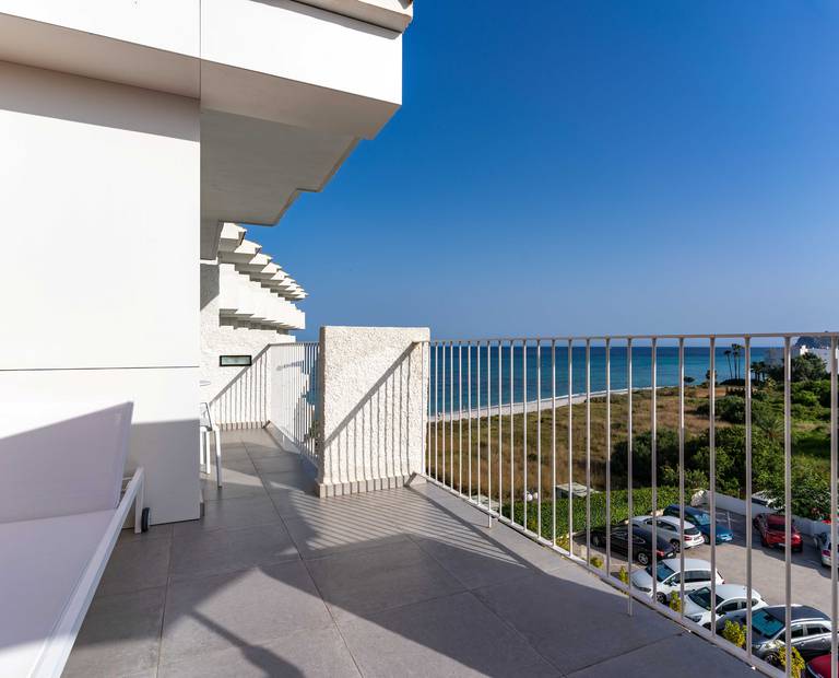 Habitación deluxe terraza aitana Hotel Cap Negret Altea, Alicante